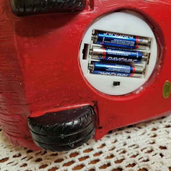 Adorable Christmas Camper with Flashing Lights 🥰 - Picture 12 of 12